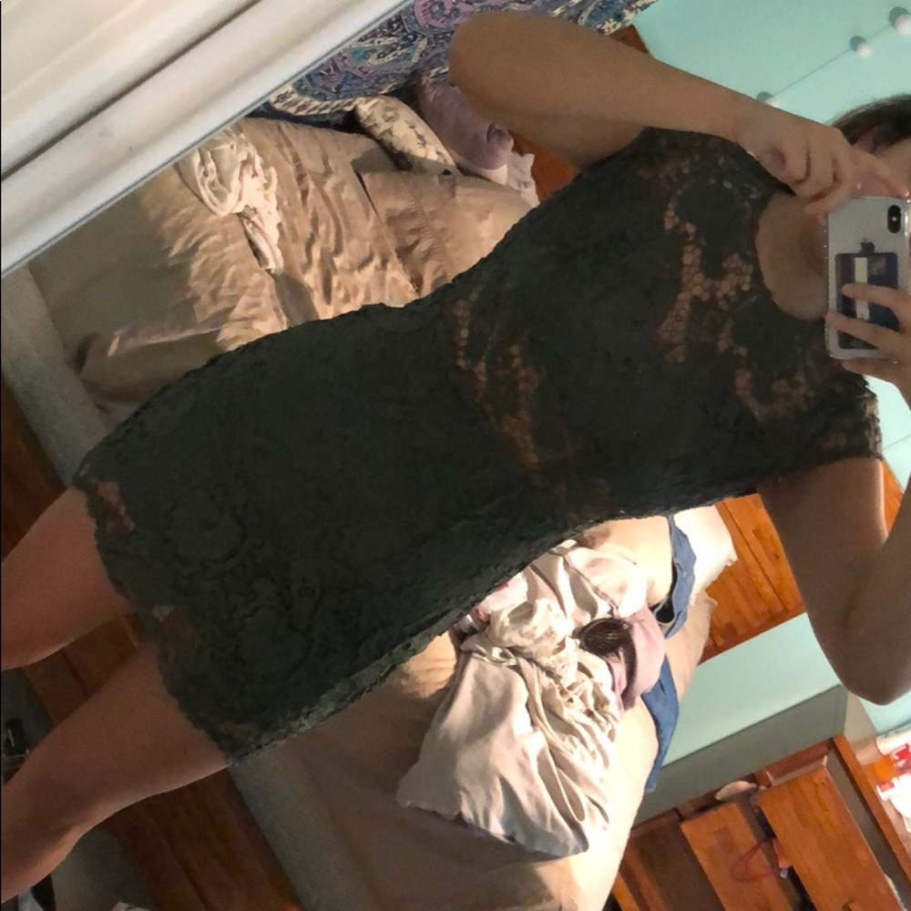 Dress - Picture 3 of 3